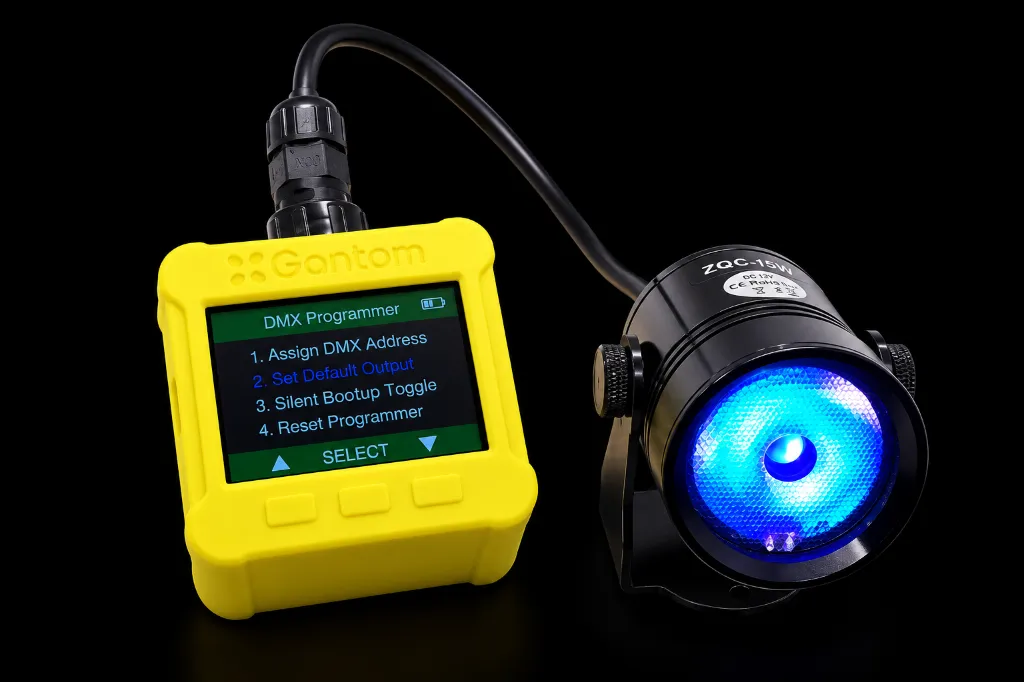 Programmateur Gantom et projecteur LED lumineux.webp