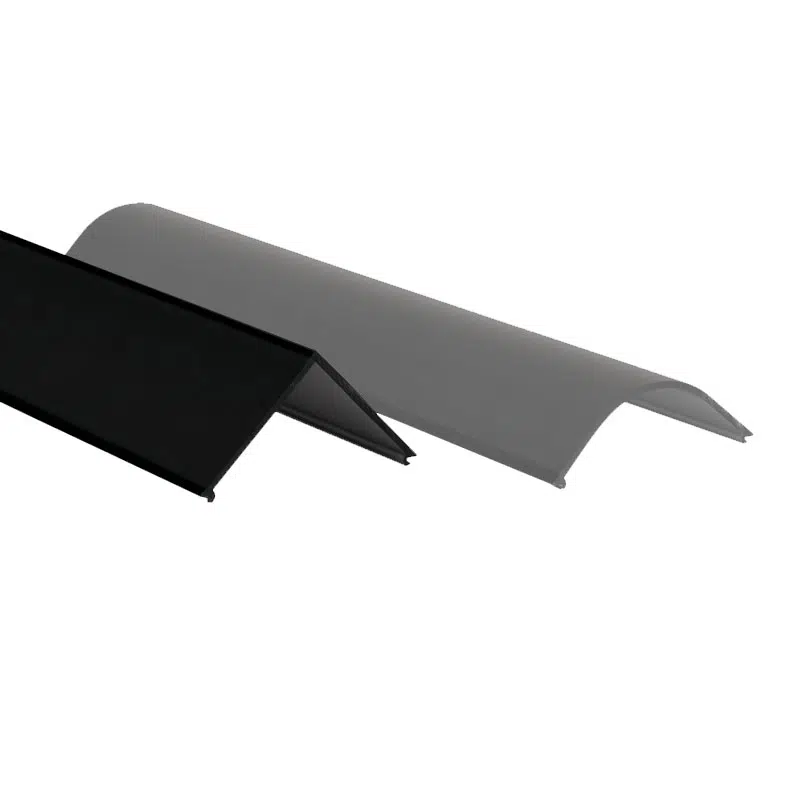 PROLED 2026 - Capot plastique - C-LINE - Plat Triangle Noir - 2 mètres